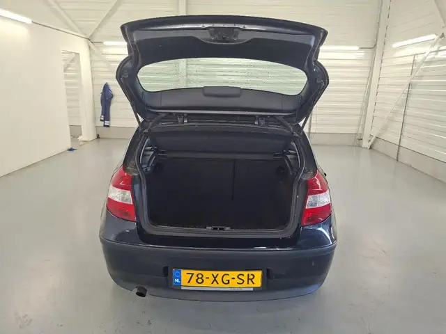 BMW 1 Series view 9