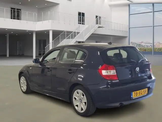 BMW 1 Series view 4