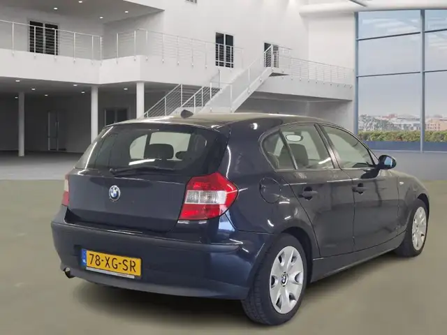 BMW 1 Series view 3