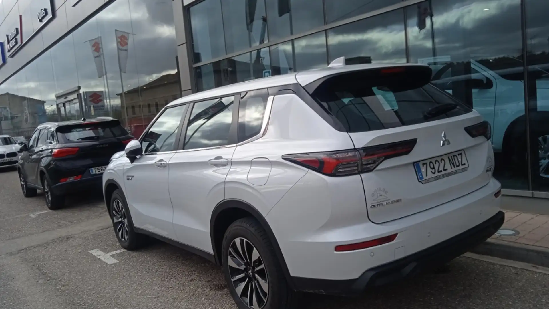 Mitsubishi Outlander PHEV Motion 4WD Blanco - 2