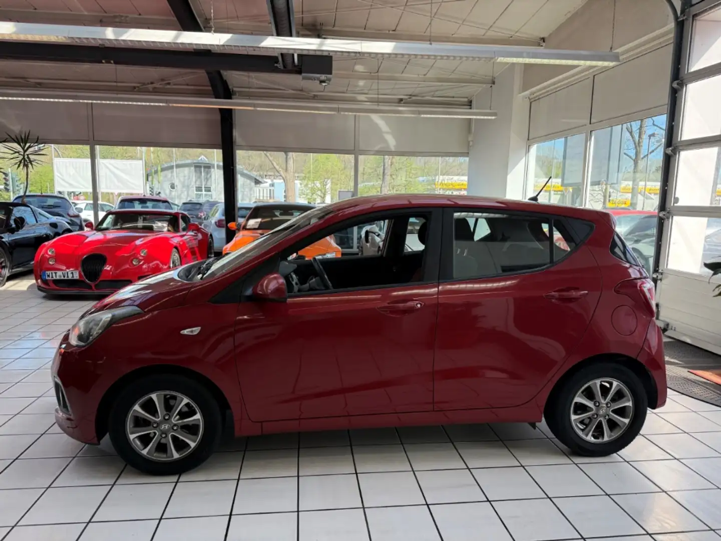 Hyundai i10 FIFA World Cup Edition 1.2*Klima *SHZ*ALu Rot - 2