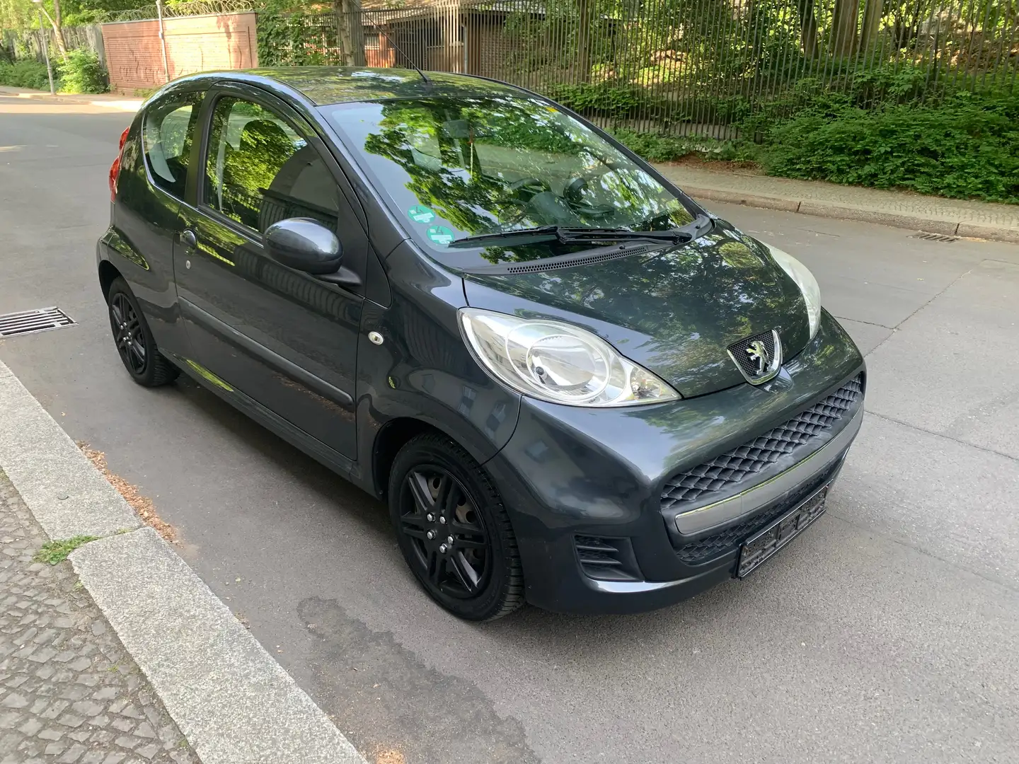 Peugeot 107 Filou Automatik Gris - 1