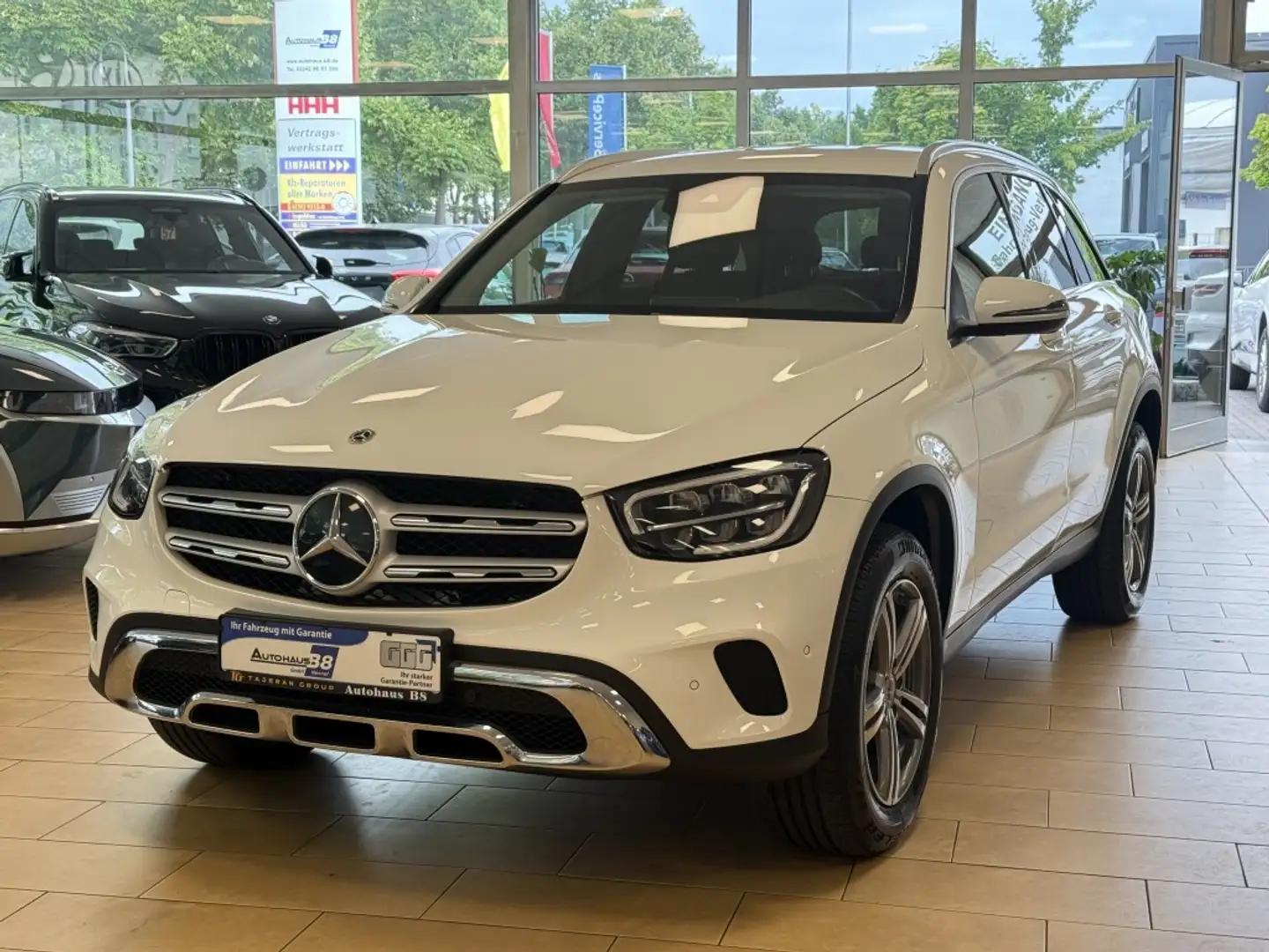 Mercedes-Benz GLC 300 PlugIn*4Matic*AHK*MBUX*R.Cam*SHZ*Leder Weiß - 1
