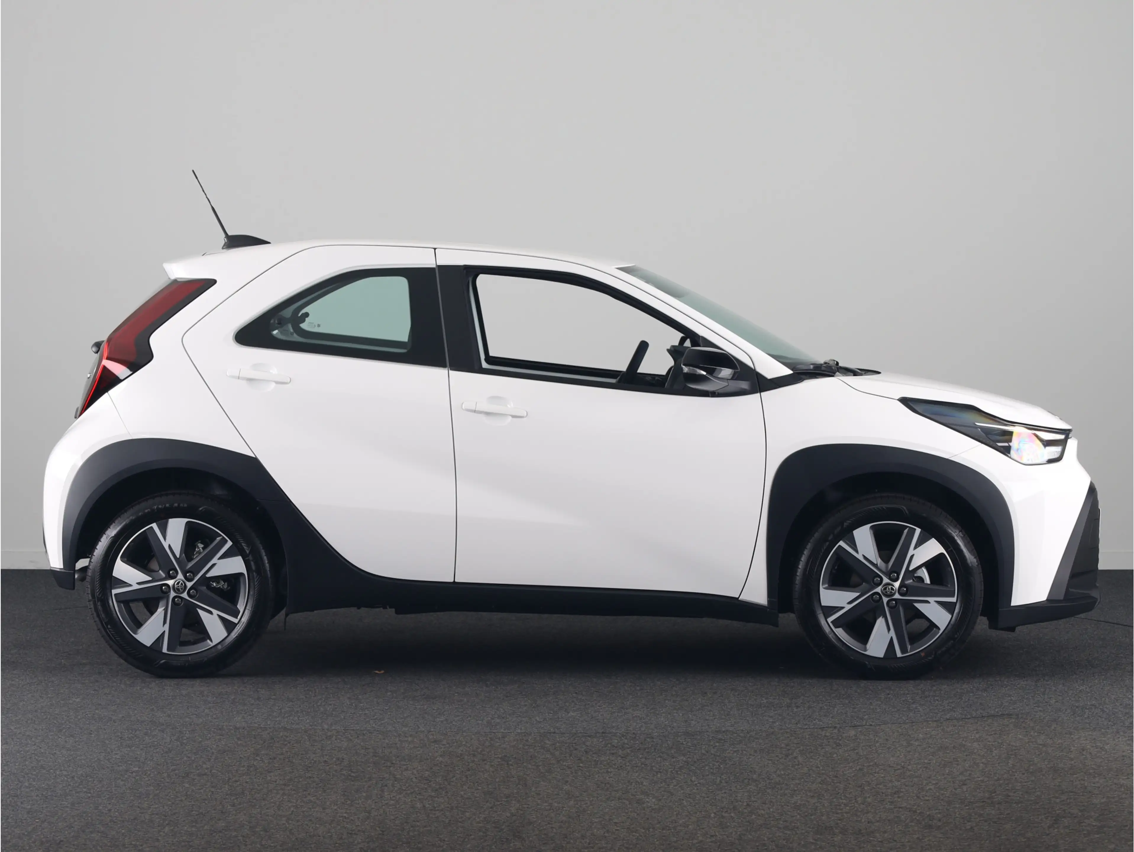 Toyota Aygo X Hybrid 115 play | Apple Carplay/Android Auto | 17' — photo 3