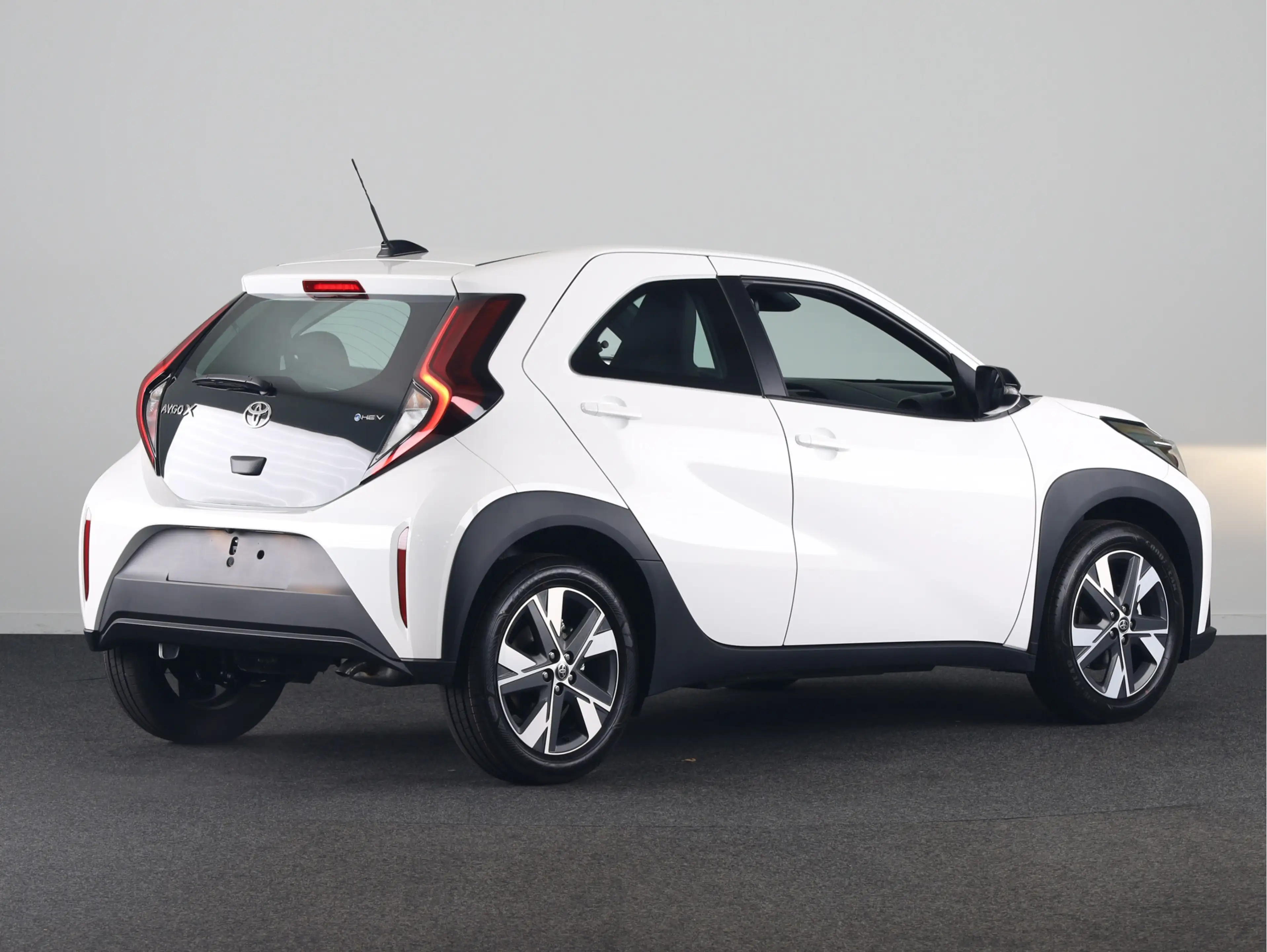 Toyota Aygo X Hybrid 115 play | Apple Carplay/Android Auto | 17' — photo 2