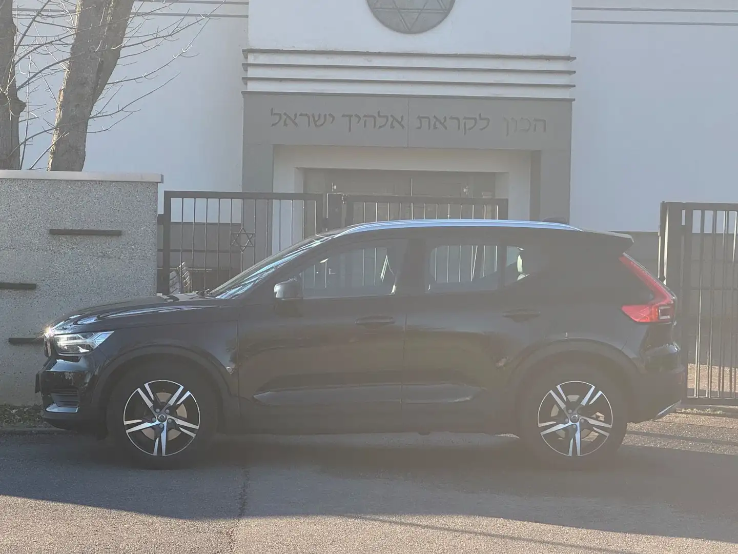Volvo XC40 XC40 Momentum AWD Schwarz - 2