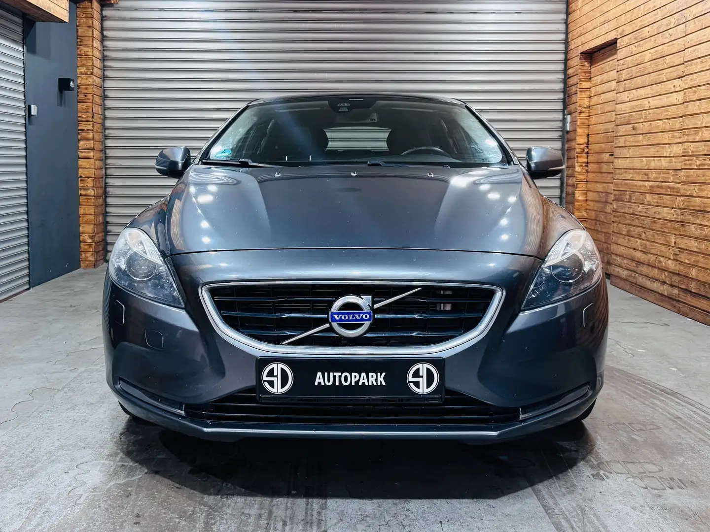 Volvo V40 Summum/SITH/NAVI/PANO/PDC Gris - 2