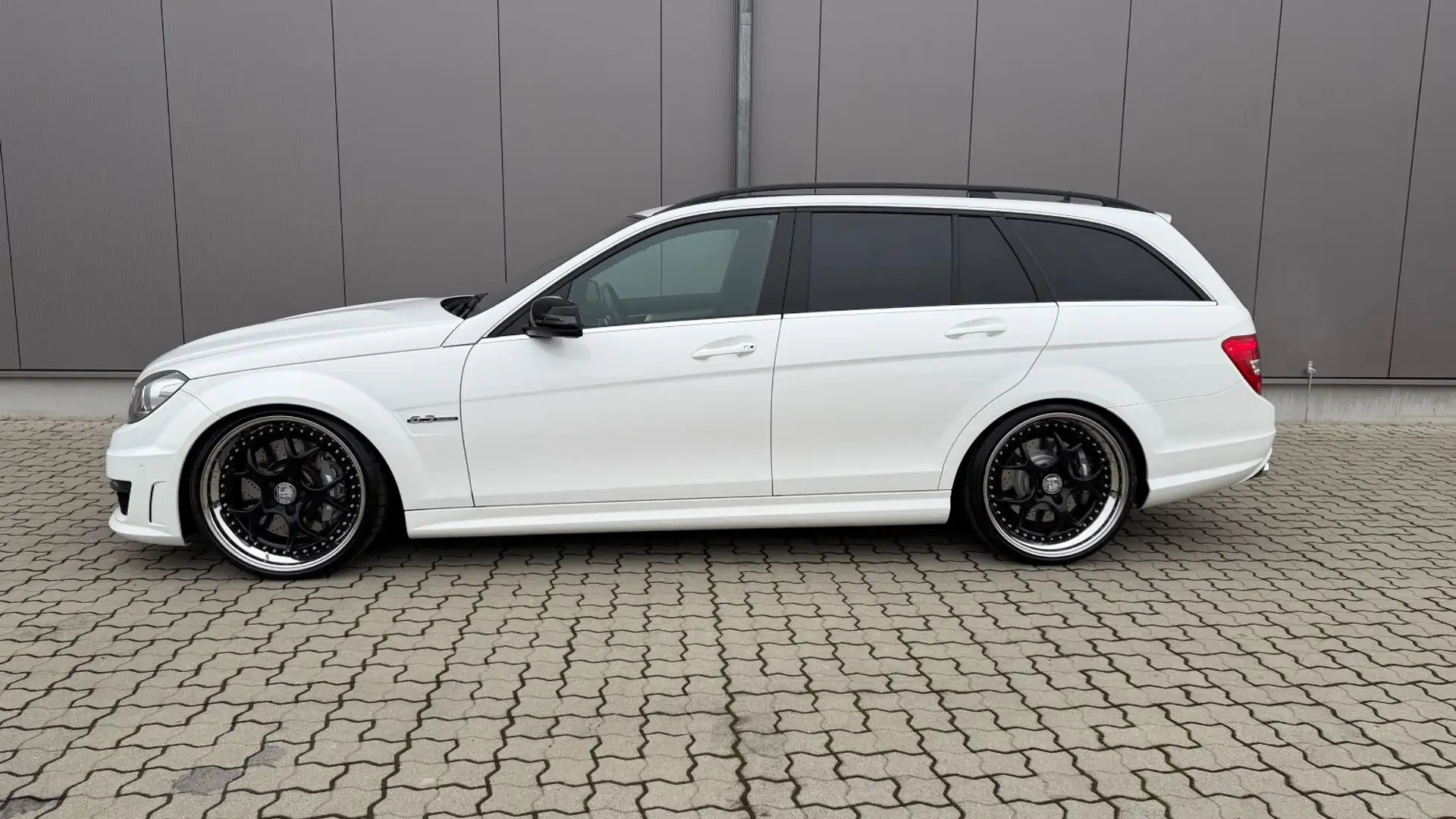 Mercedes-Benz C 63 AMG T-Modell !2 Hand, Premium, Service neu! Weiß - 2