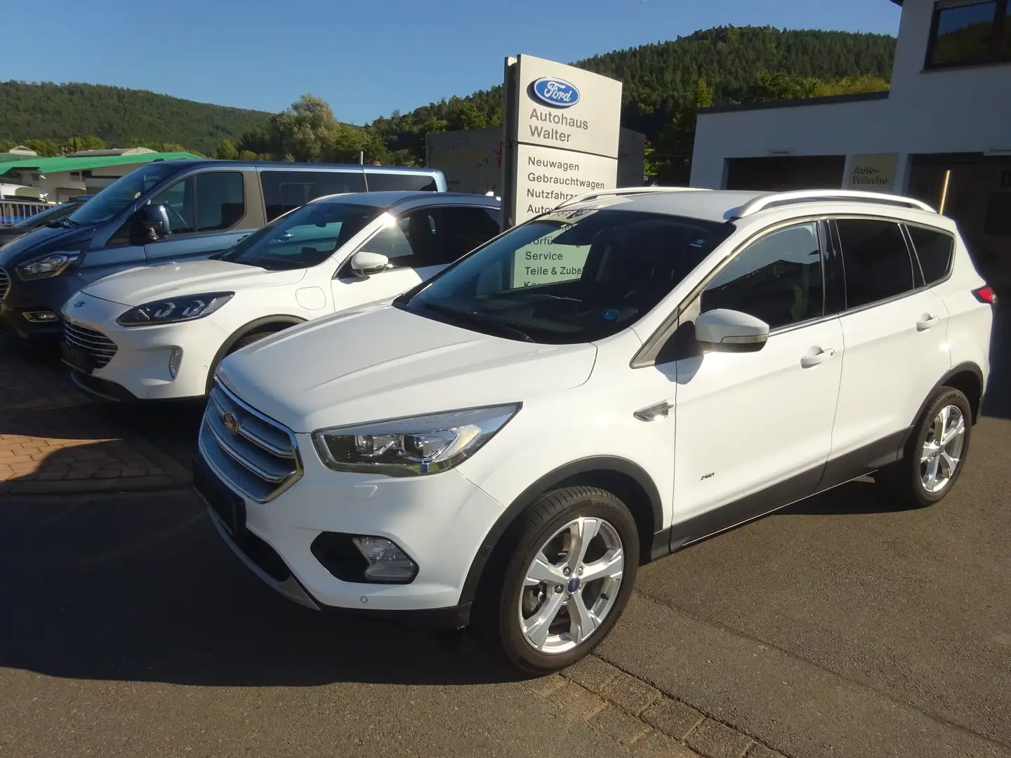 Ford Kuga Titanium Xenon Navi Kamera AHK Allrad Weiß - 1