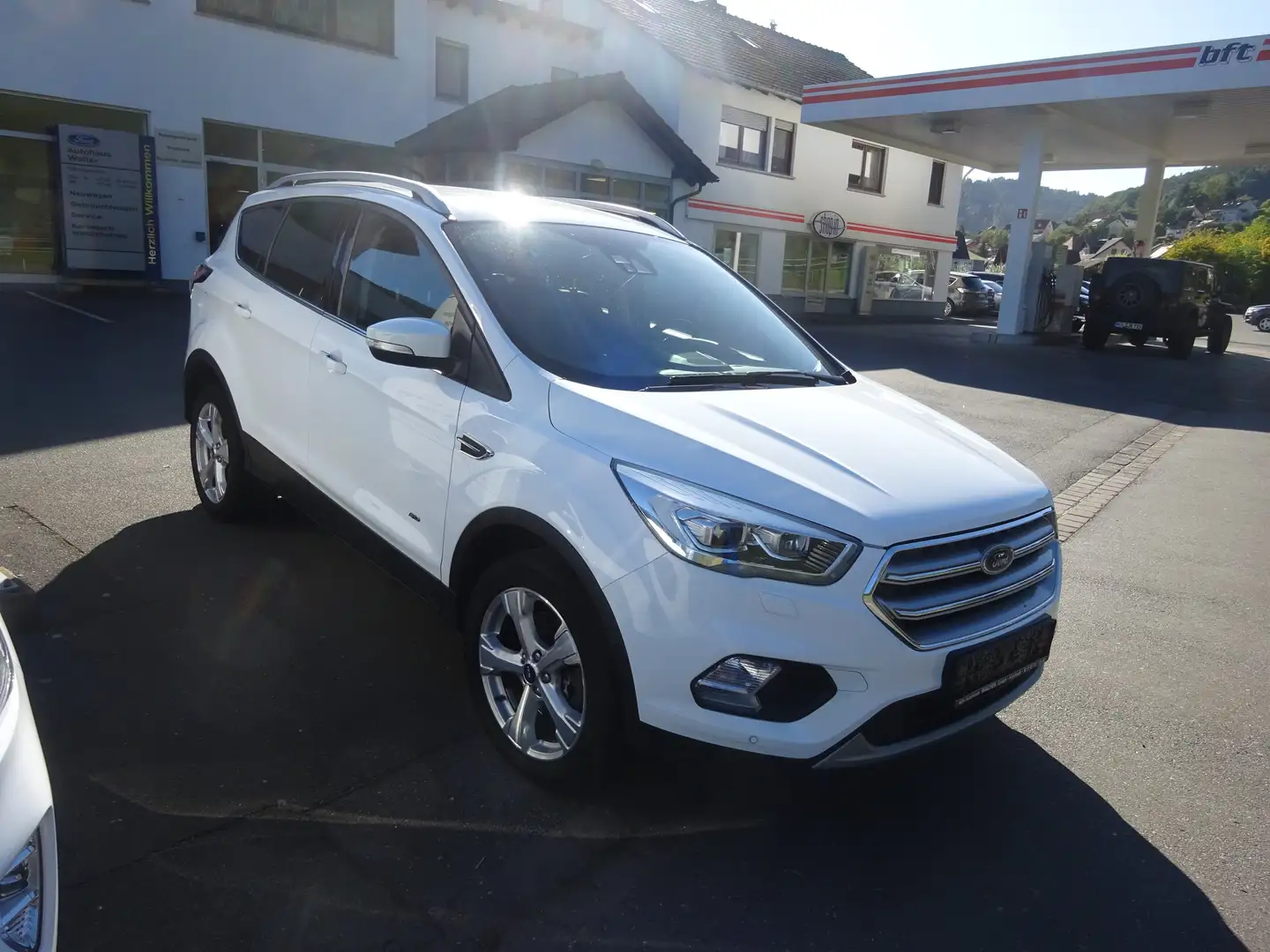 Ford Kuga Titanium Xenon Navi Kamera AHK Allrad Weiß - 2