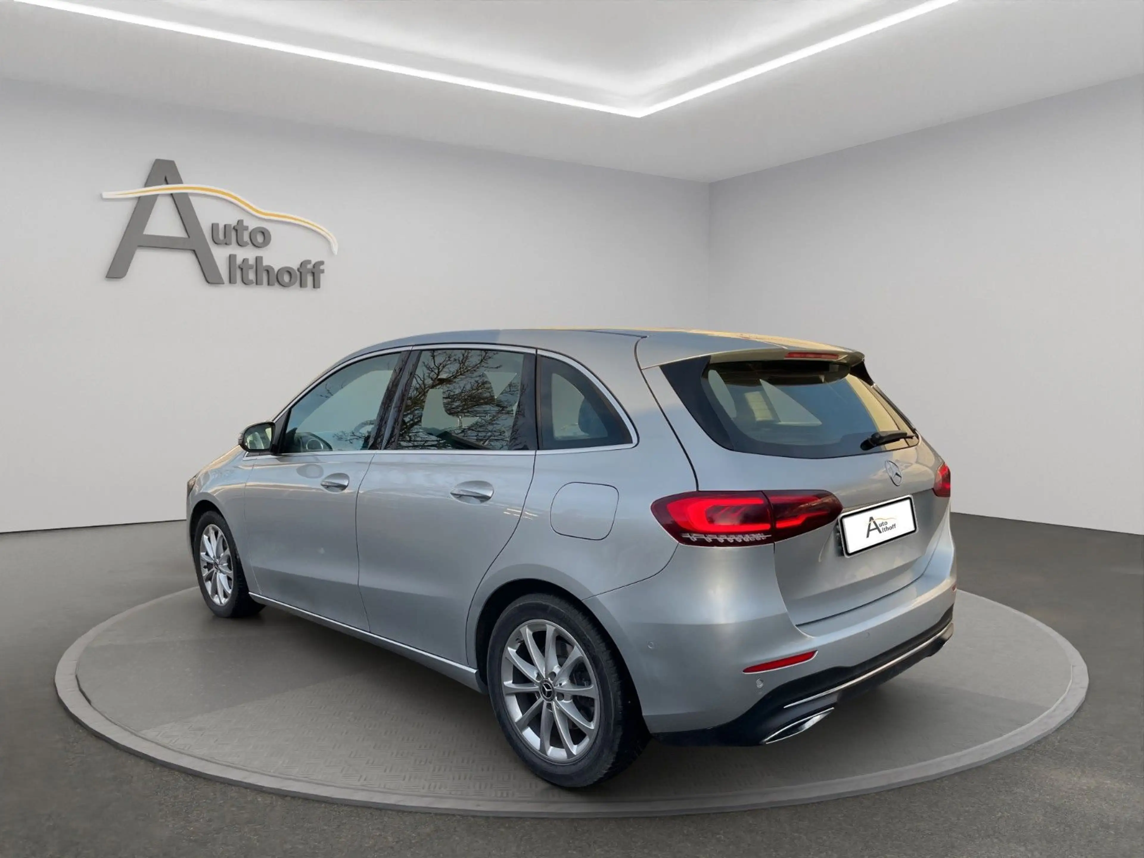 Mercedes-Benz B 220 Progressive 4Matic KAM SHZ PDC PANO — photo 4