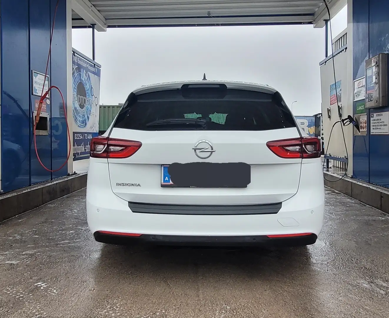 Opel Insignia ST 1,6 CDTI BlueInjection Innovation St./St. Aut. Weiß - 2