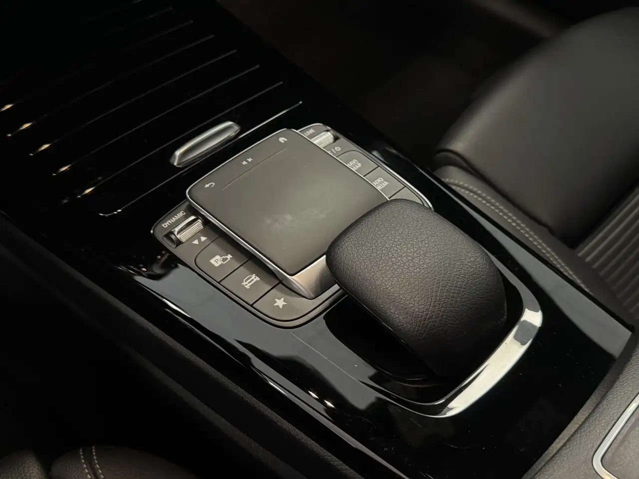 MERCEDES-BENZ CLA 250EQ BUSINESS - 218ch - 88 575KMS - SELLERIE CUIR - VOLANT EN CUIR