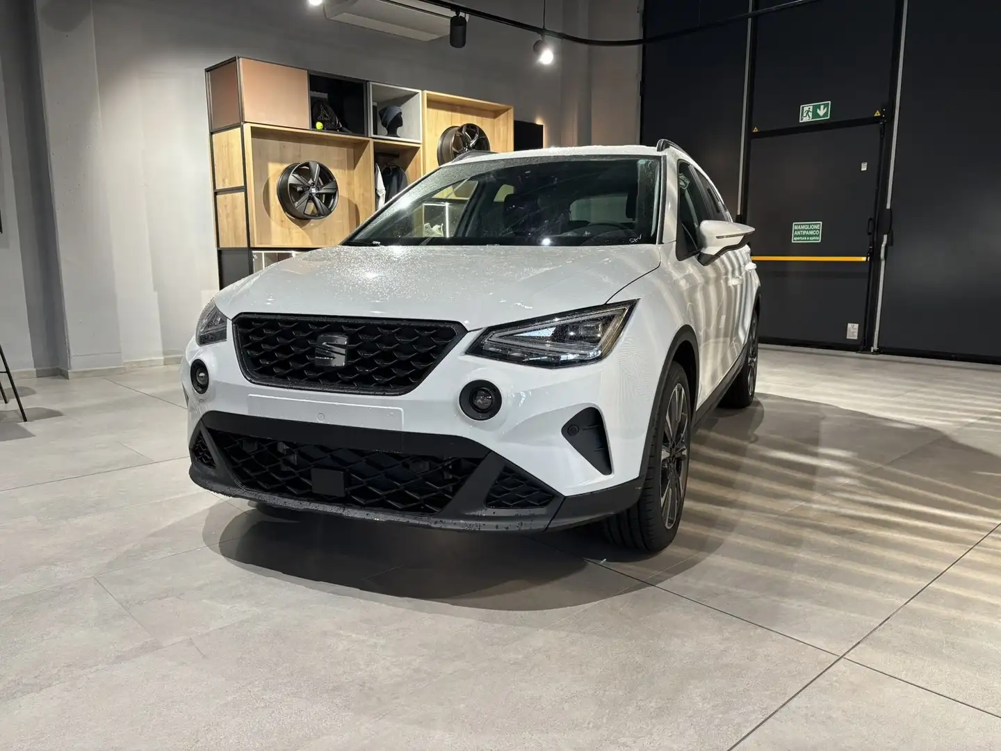 SEAT Arona Arona 1.0 EcoTSI Black Edition Vision Pack Bianco - 1