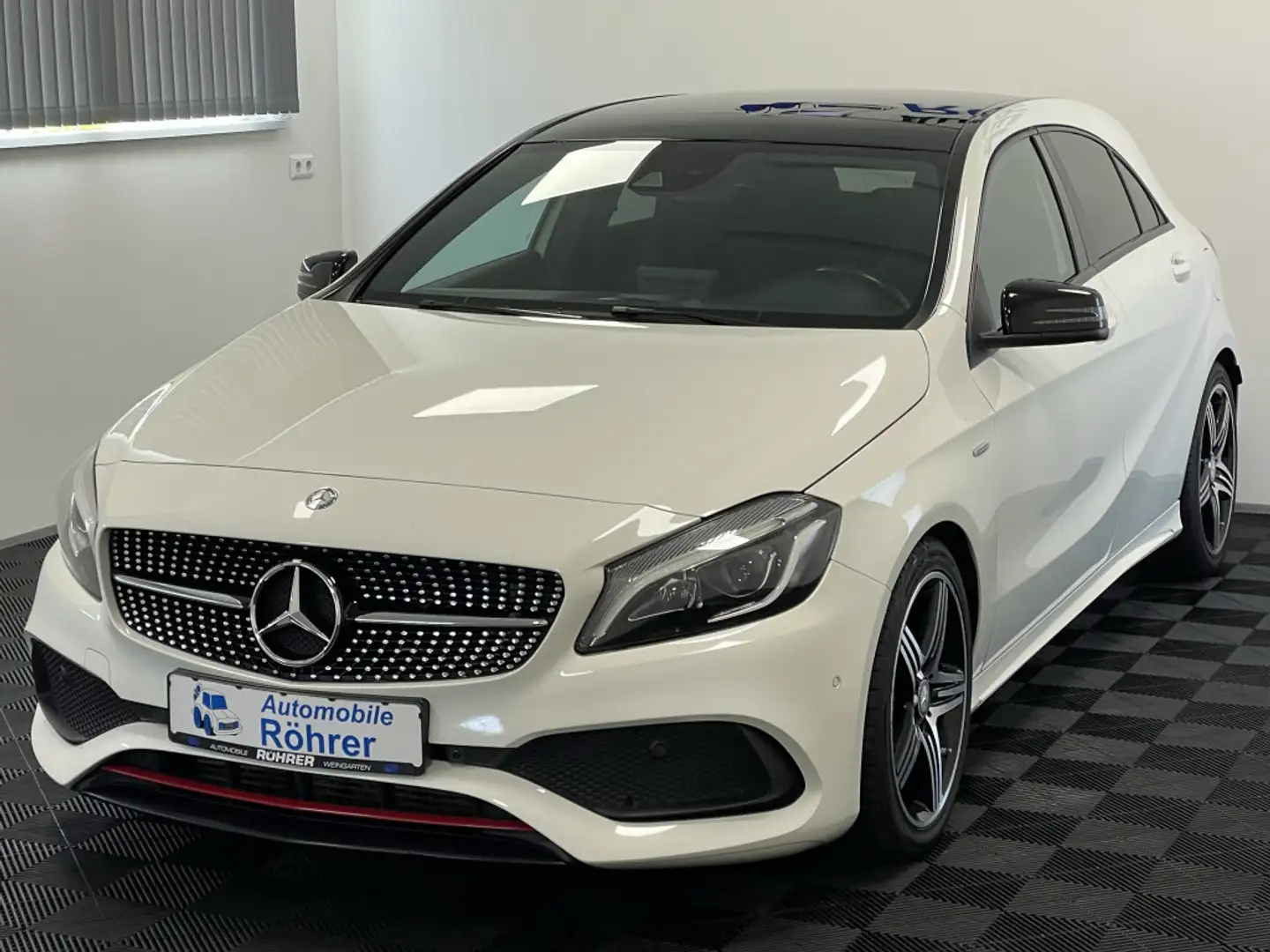 Mercedes-Benz A 250 4Matic AMG-Line Night 1.Hand Pano H&K LED Alb - 2