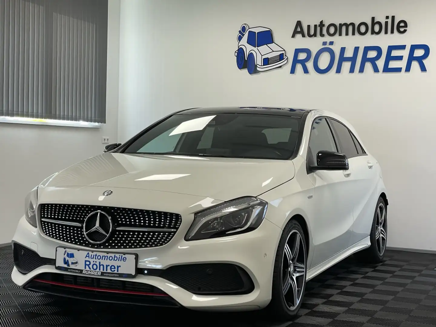 Mercedes-Benz A 250 4Matic AMG-Line Night 1.Hand Pano H&K LED Alb - 1