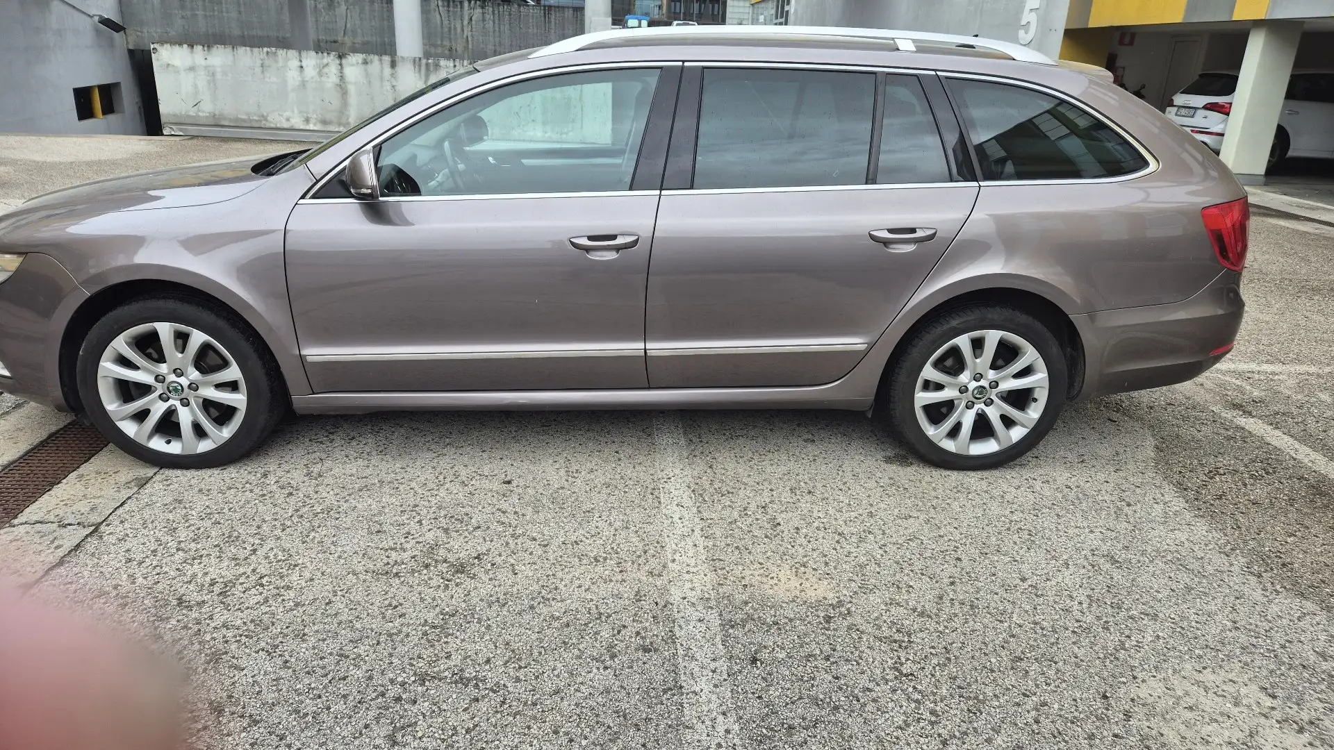 Skoda Superb Wagon 2.0 tdi Elegance 170cv dsg - 2