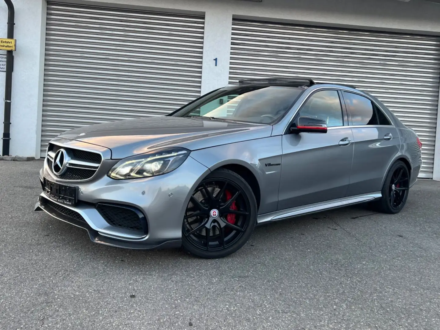 Mercedes-Benz E 63 AMG 4Matic*PANO*LEDER*KAMERA*LED*19 Stříbrná - 1