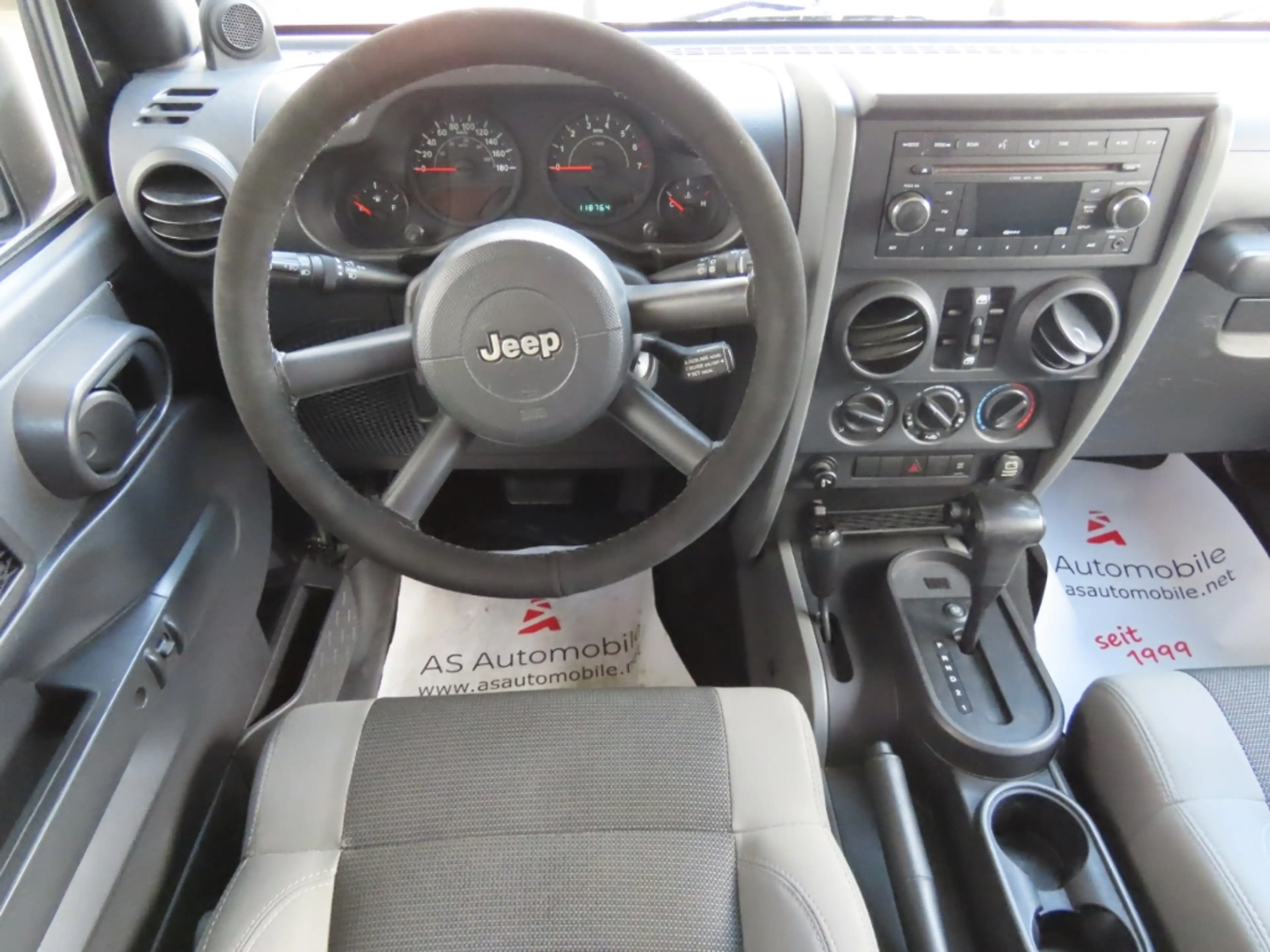 Jeep Wrangler Unlimited Sport 3.8 Soft-&Hardtop*AHK — photo 12