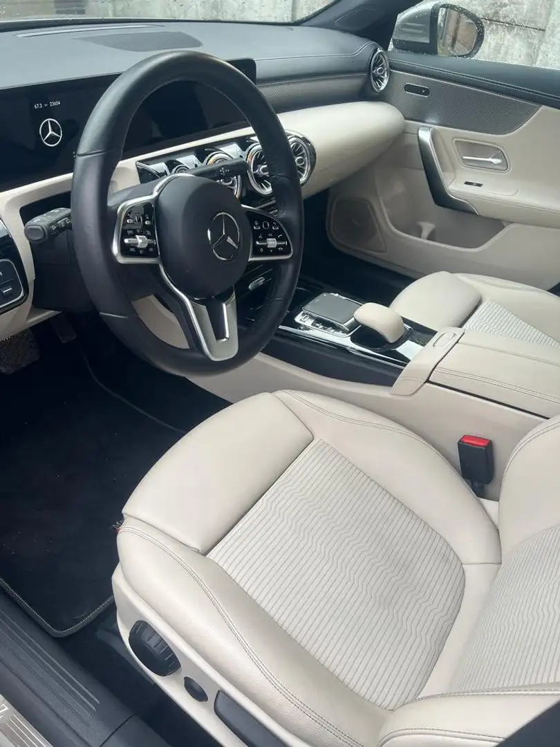 Mercedes-Benz CLA 200 CLA 200 d Business Solution Goud - 1