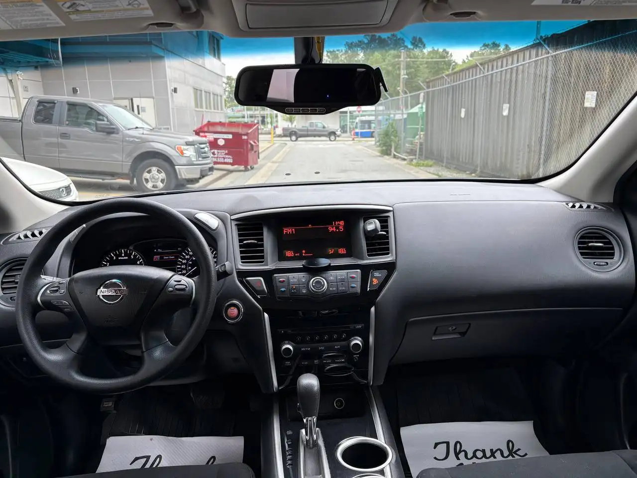 Nissan Pathfinder снимка Nissan Pathfinder