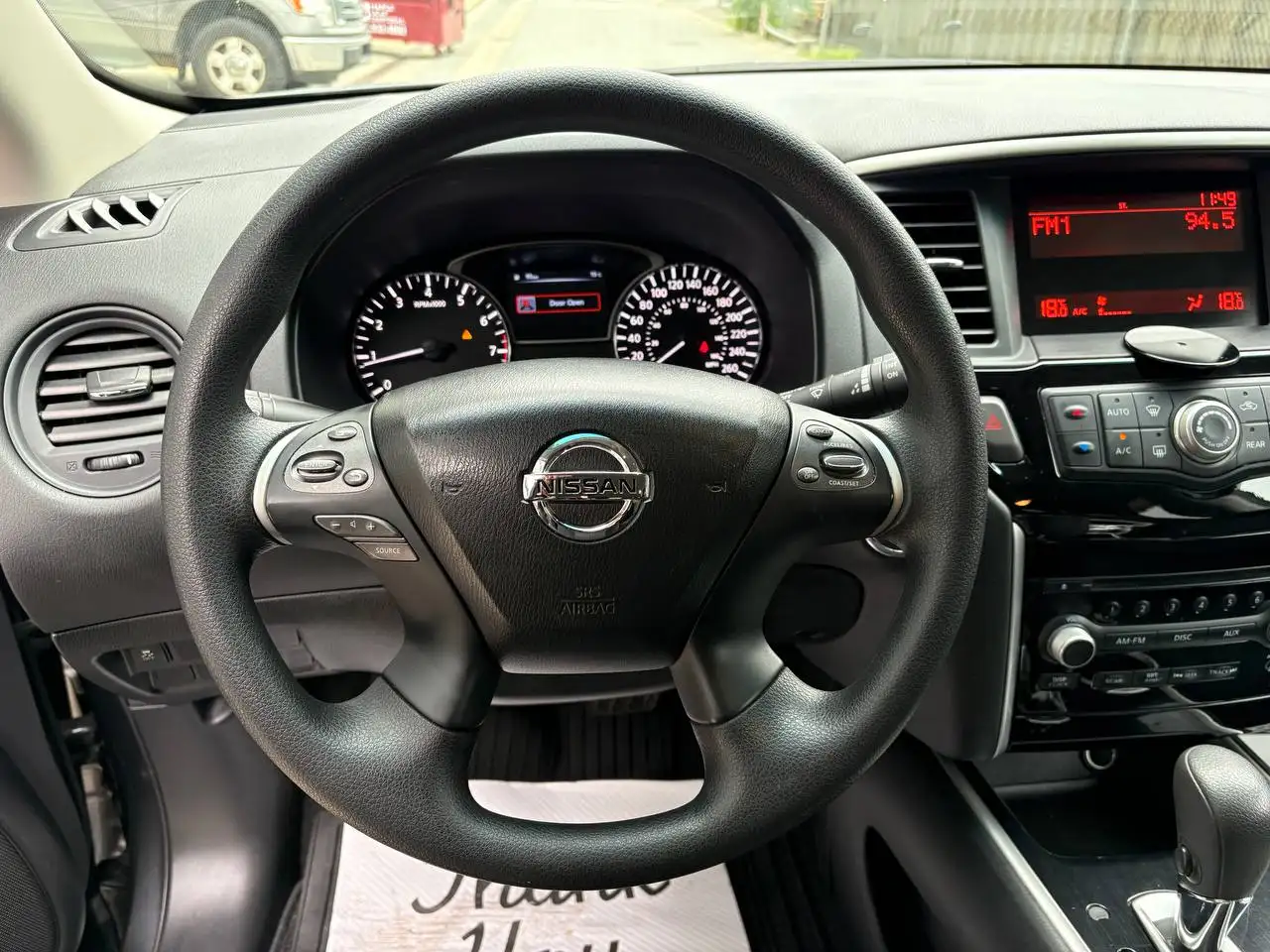 Nissan Pathfinder снимка Nissan Pathfinder