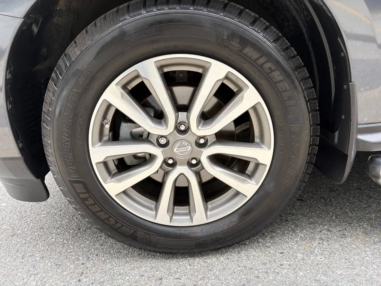Nissan Pathfinder снимка Nissan Pathfinder