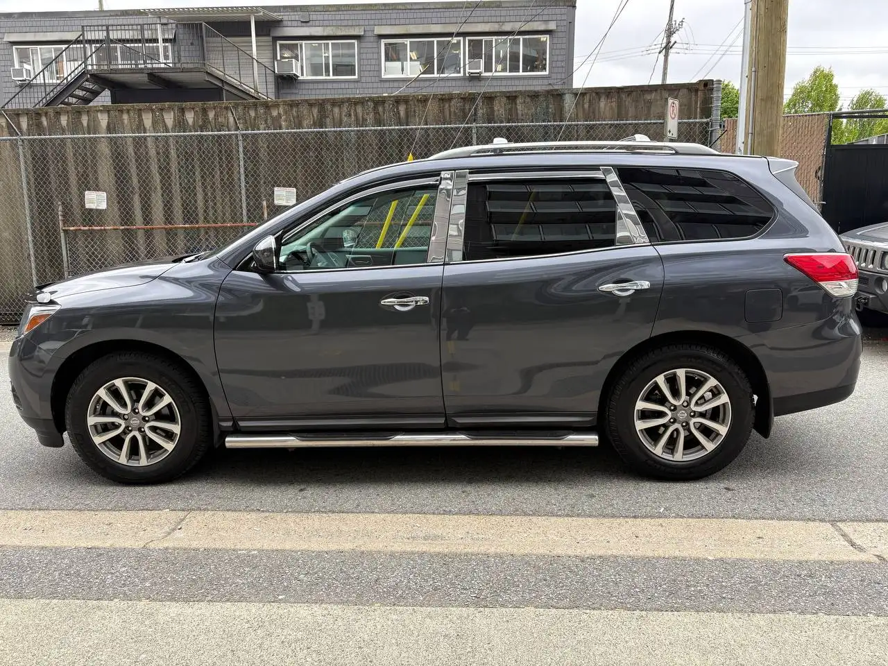 Nissan Pathfinder снимка Nissan Pathfinder