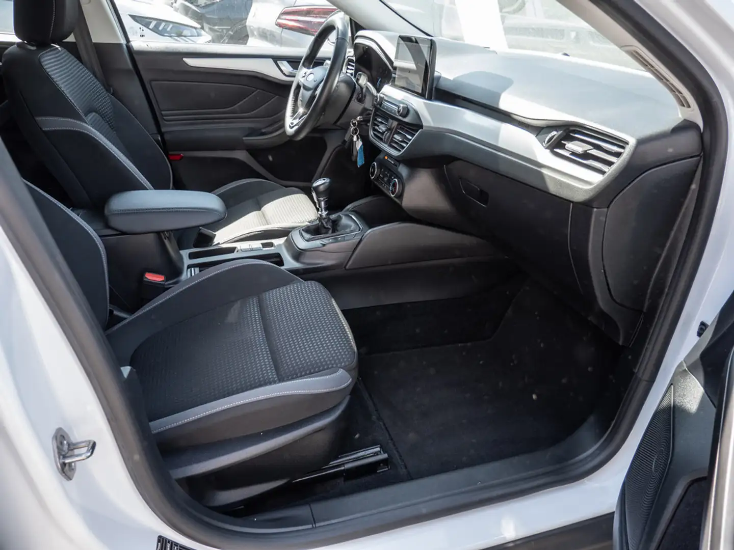Ford Focus C & C 5W 1.5L ECOBLUE 95 Blanc - 2