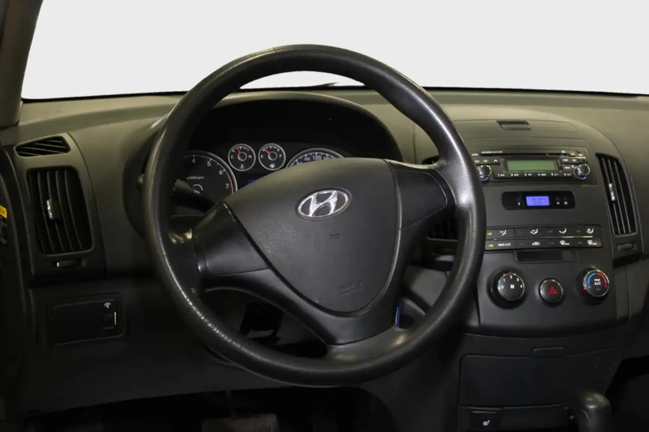 Hyundai ELANTRA fotografie Hyundai ELANTRA