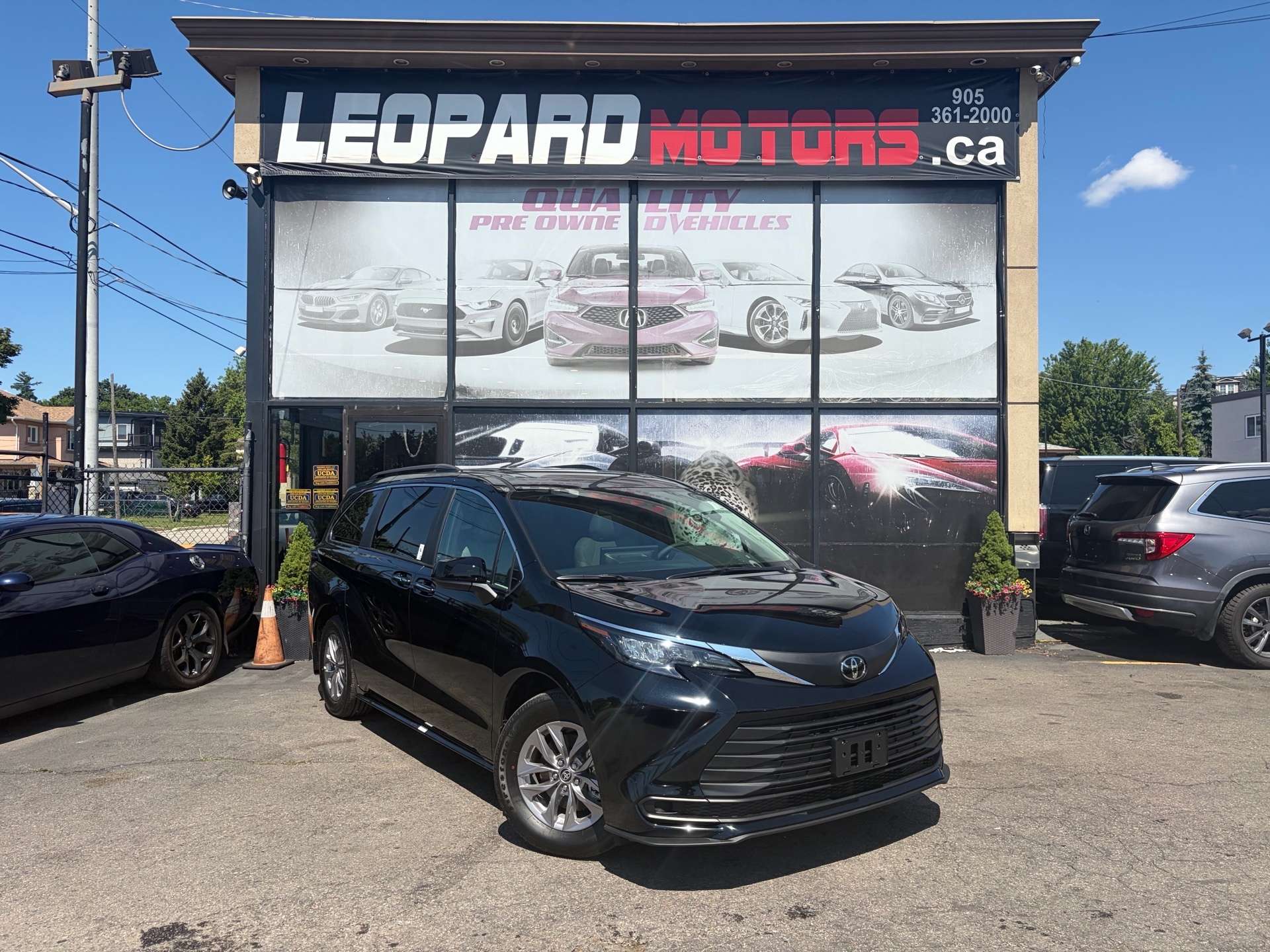 2026 Toyota Sienna XLE, Hybrid, 8-Pass, Leather Seats, Pwr Sliding Do