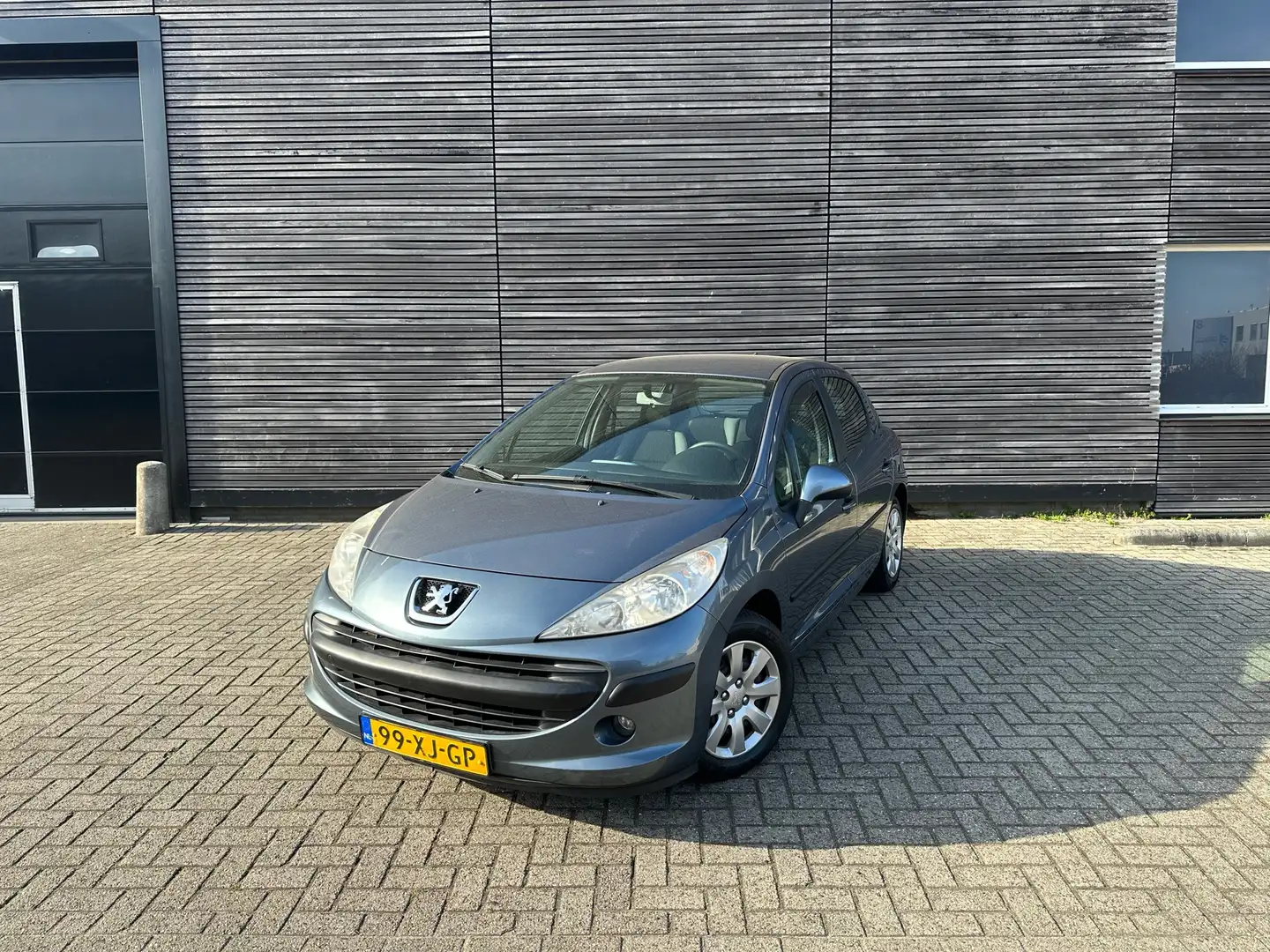 Peugeot 207 1.4 16v 75pk , AIRCO , NW Koppeling Grijs - 1