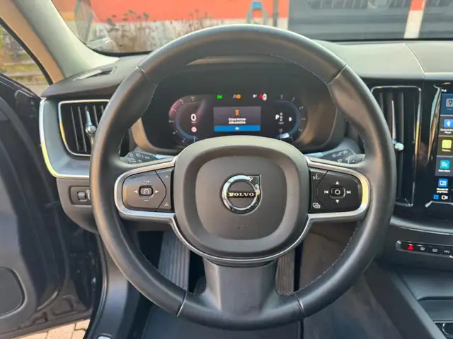 Volvo XC60 view 9