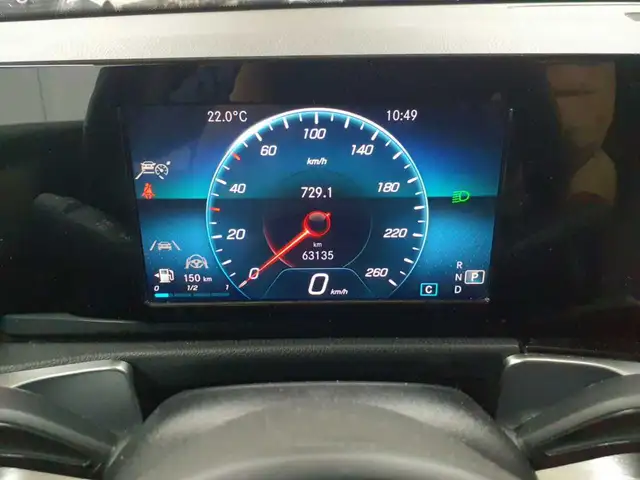 Mercedes-Benz GLB view 11
