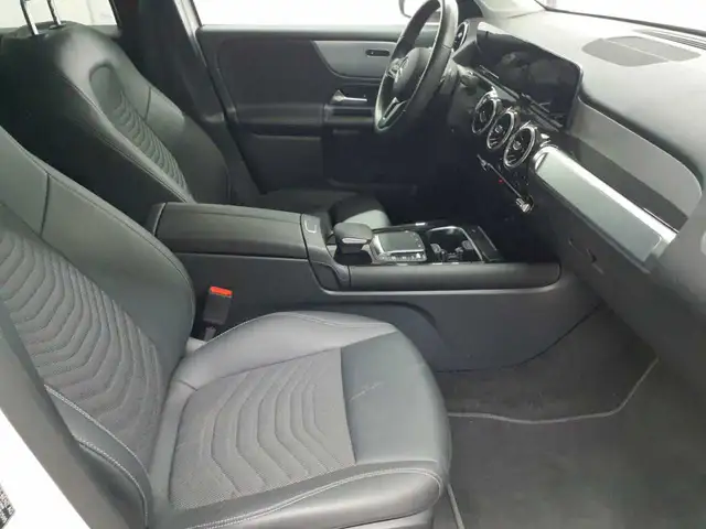 Mercedes-Benz GLB view 8