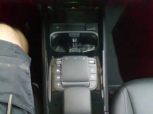 Mercedes-Benz GLB view 10