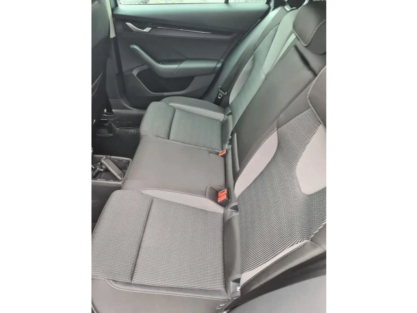 Skoda Octavia 2.0 TDI DSG Selection Silber - 2
