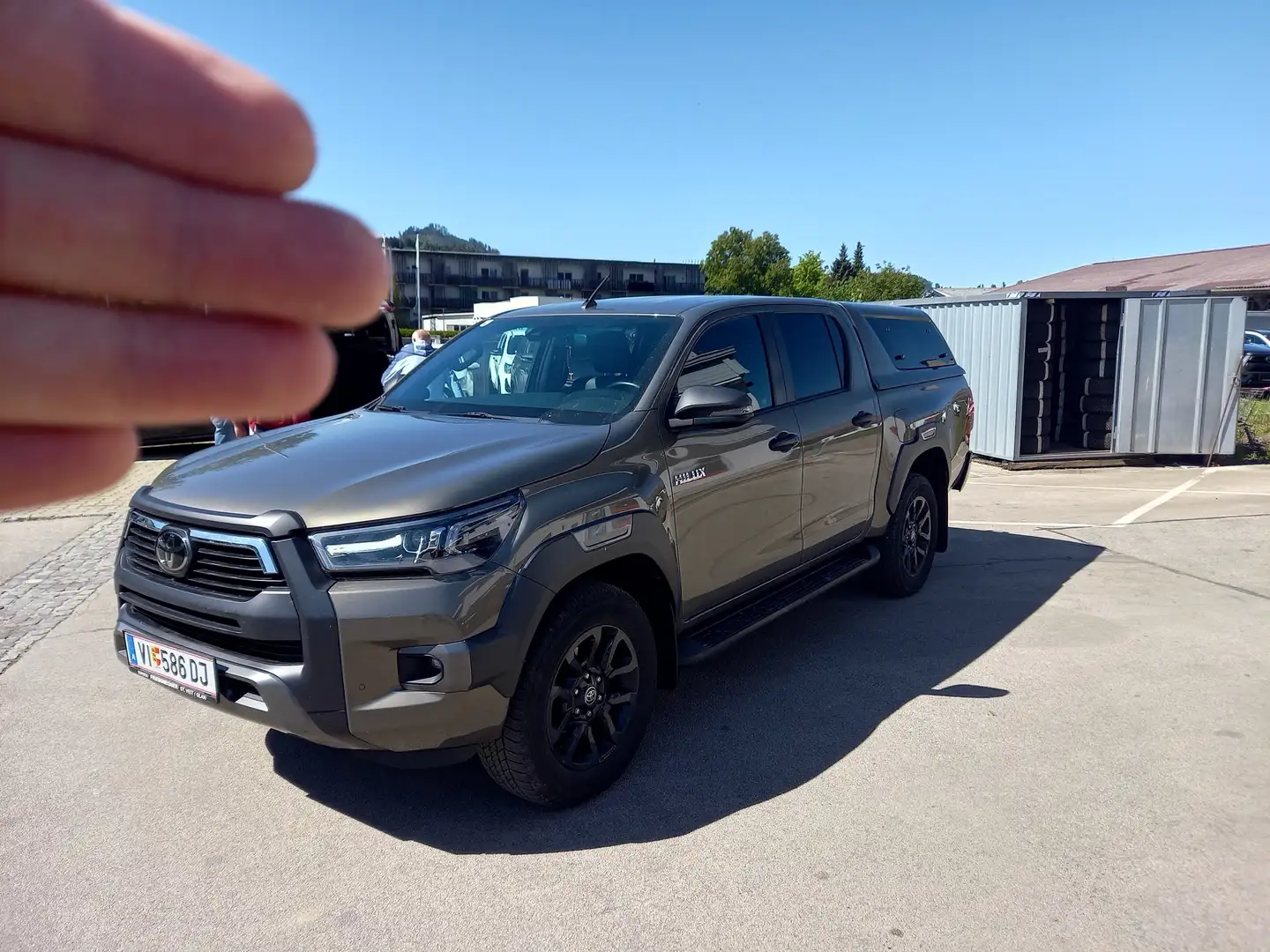 Toyota Hilux Hilux DK Invincible 4WD 2,8 D-4D Aut. Invincible Bronze - 1