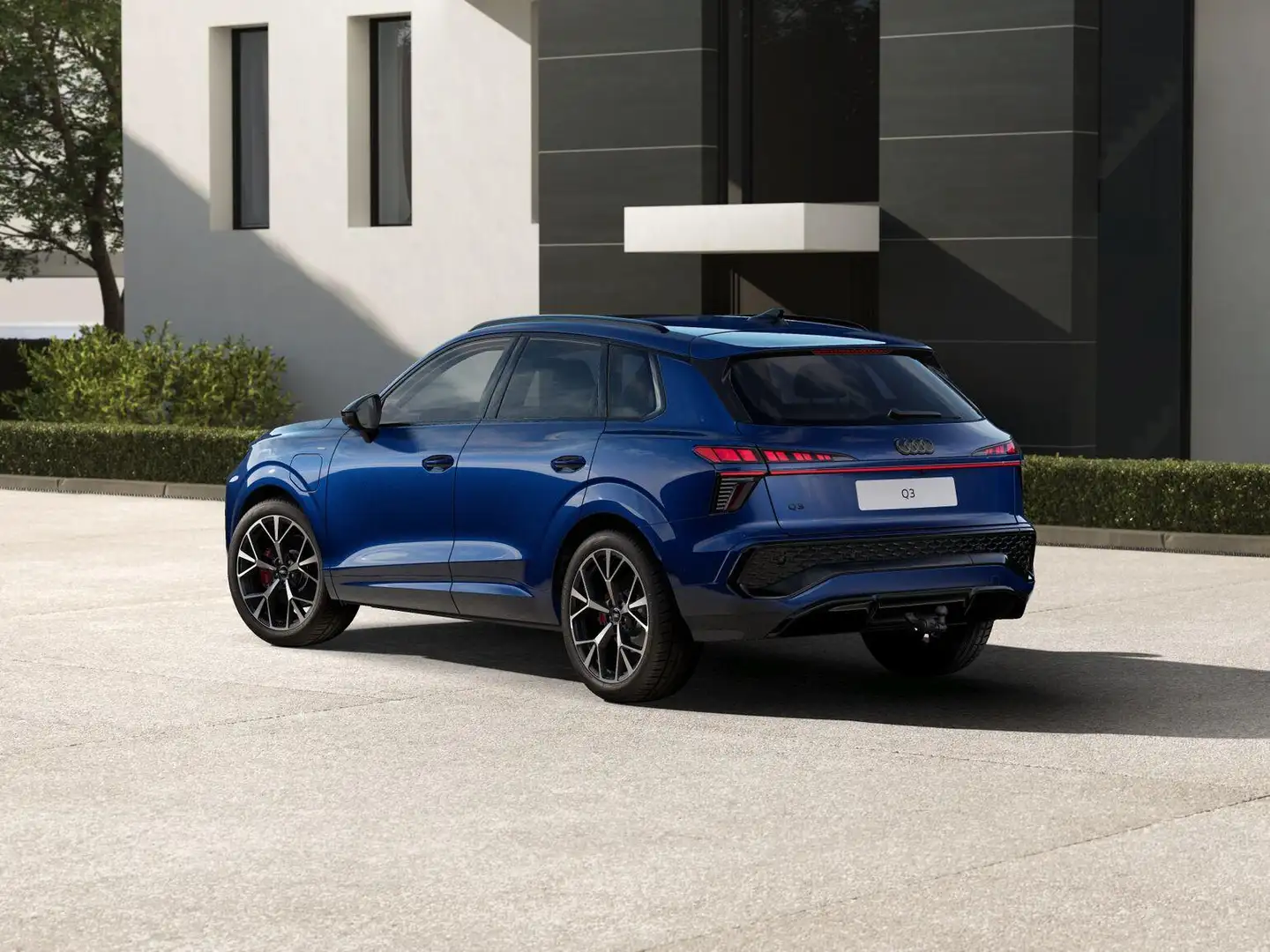 Audi Q3 1.5 e-Hybrid 272pk S Edition | 20" Velgen | Trekha Blauw - 2