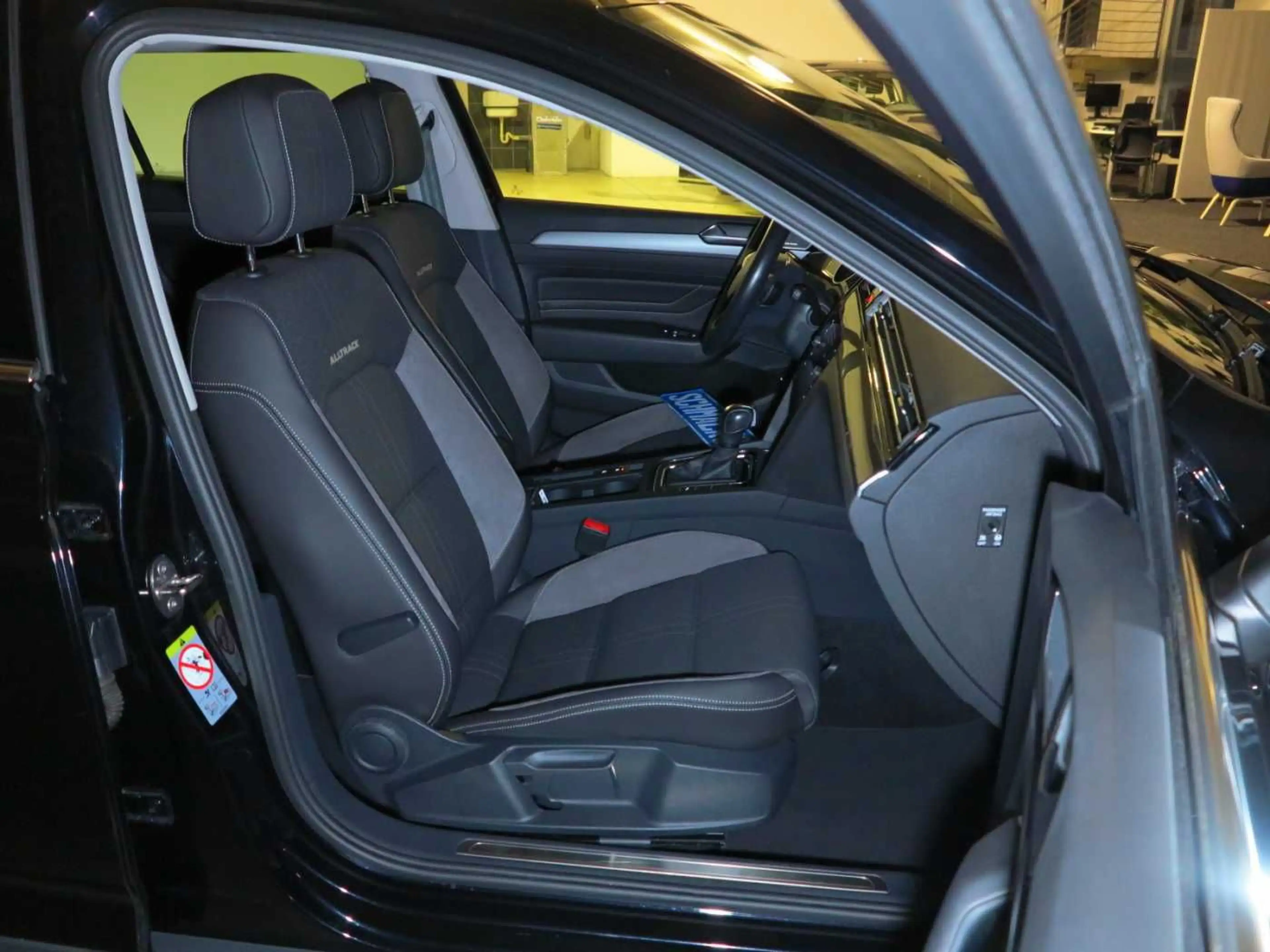 Volkswagen Passat Alltrack Passat Variant 2.0 TDI DSG7 4Mot Alltrack Navi — photo 11
