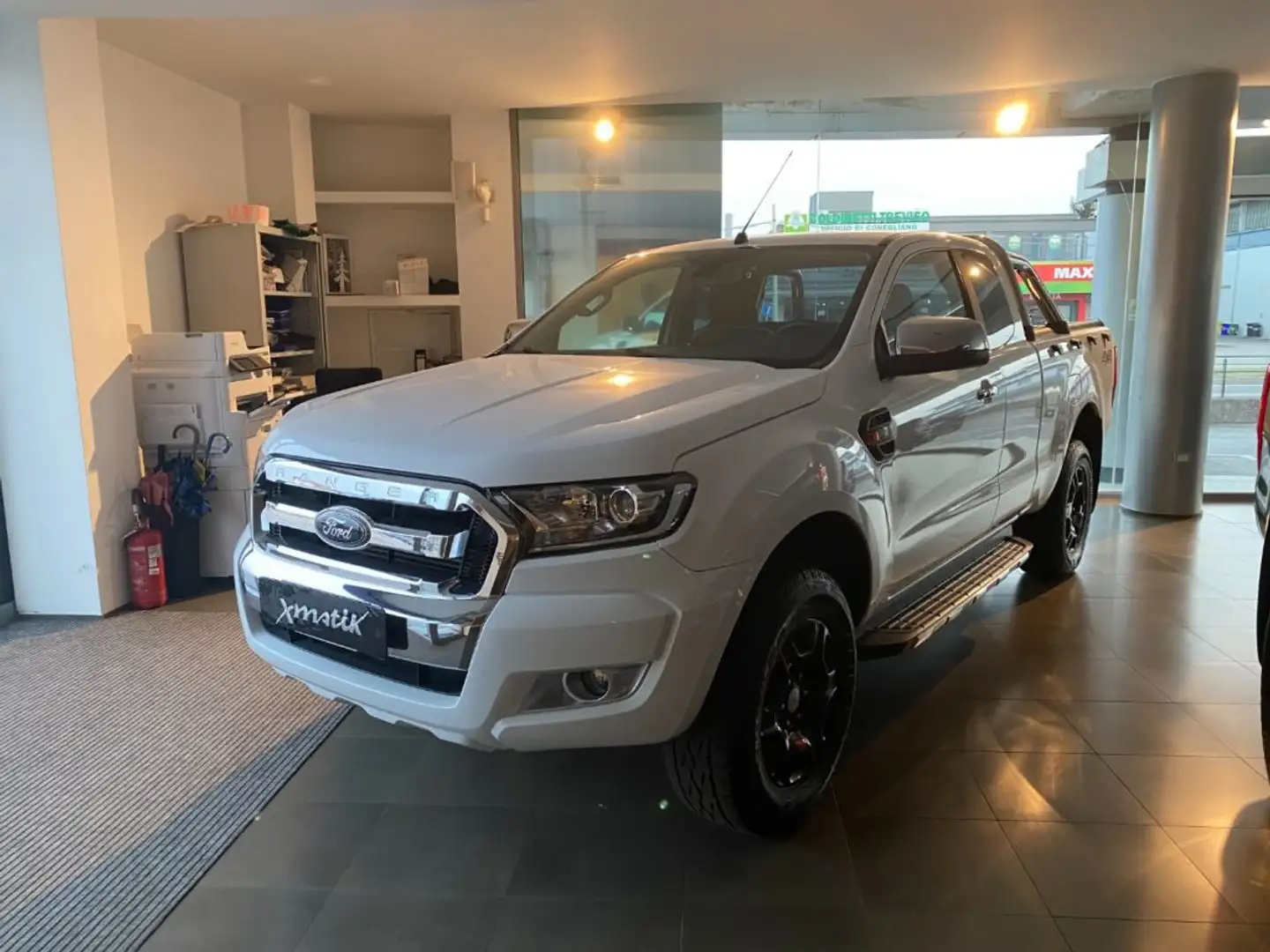 Ford Ranger 2.2 TDCi Super Cab XLT 4 posti GANCIO, ROLLBAR Bianco - 2