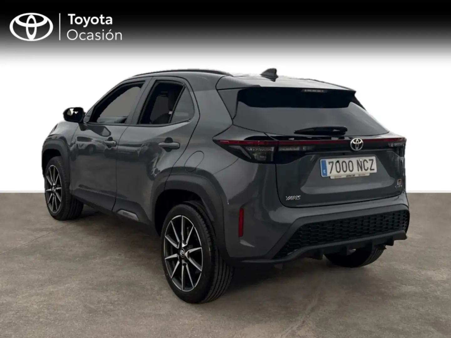 Toyota Yaris Cross 130H GR Sport Gris - 2