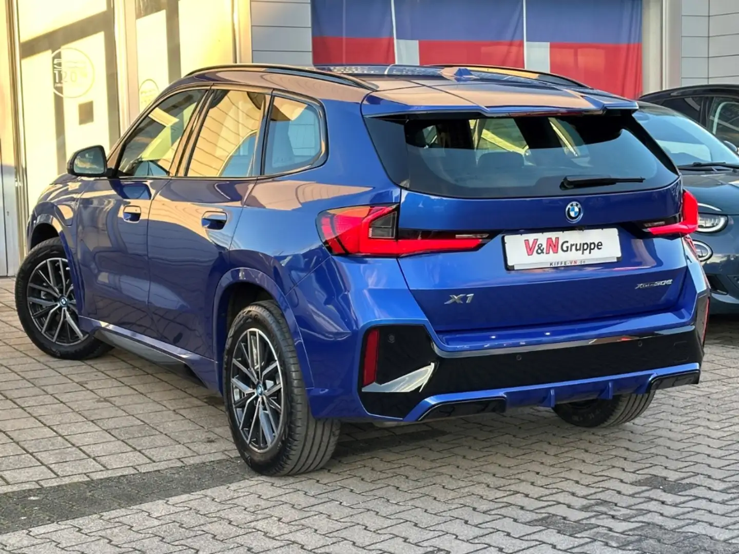 BMW X1 xDrive30e M SPORT MEMORY H/K 360° HUD DA-PRO Blau - 2