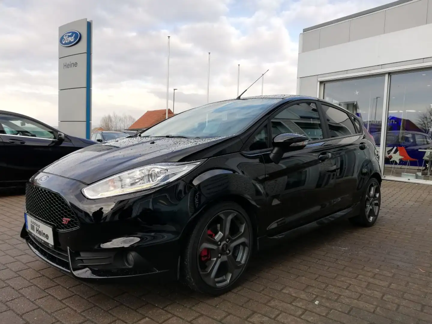 Ford Fiesta 1.6 EcoBoost ST *NAVI*RFK*DAB*PDC* Černá - 1