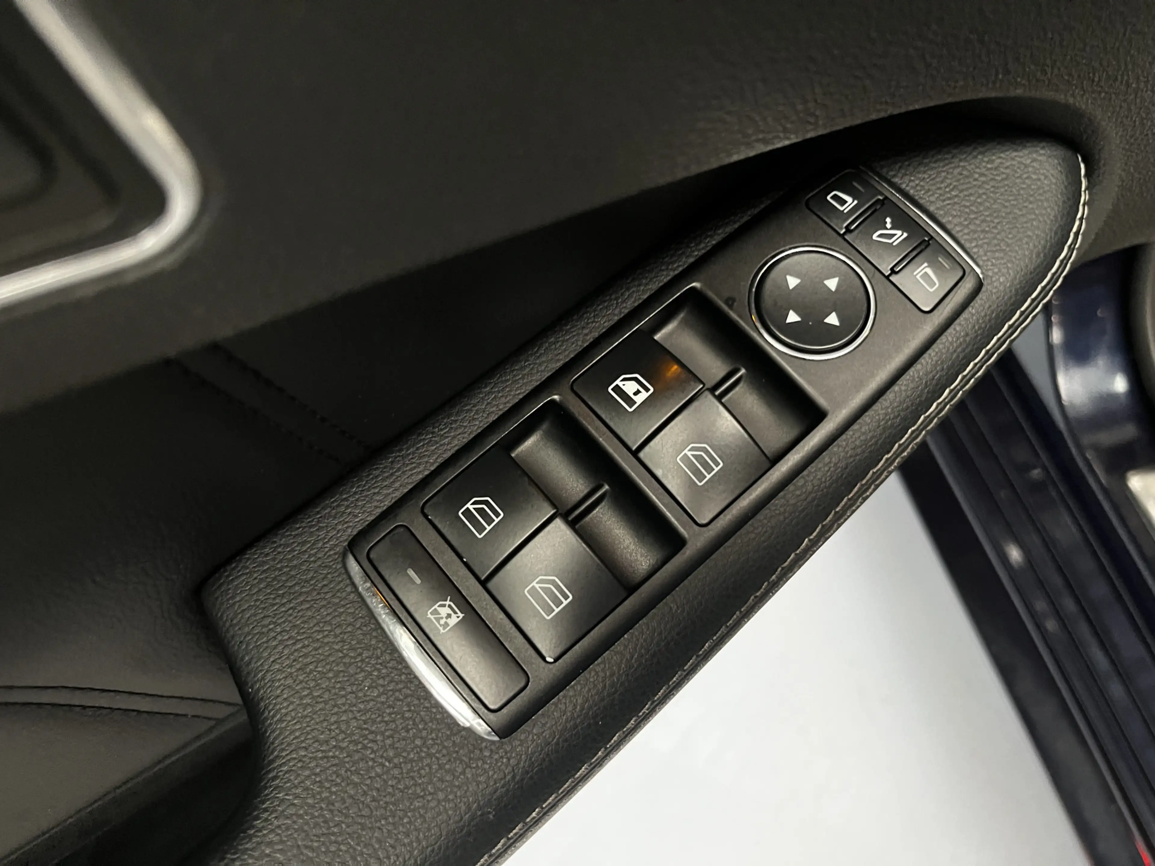 Mercedes-Benz E 350 Estate CGI Cruise, Navi, Panorama dak — photo 13