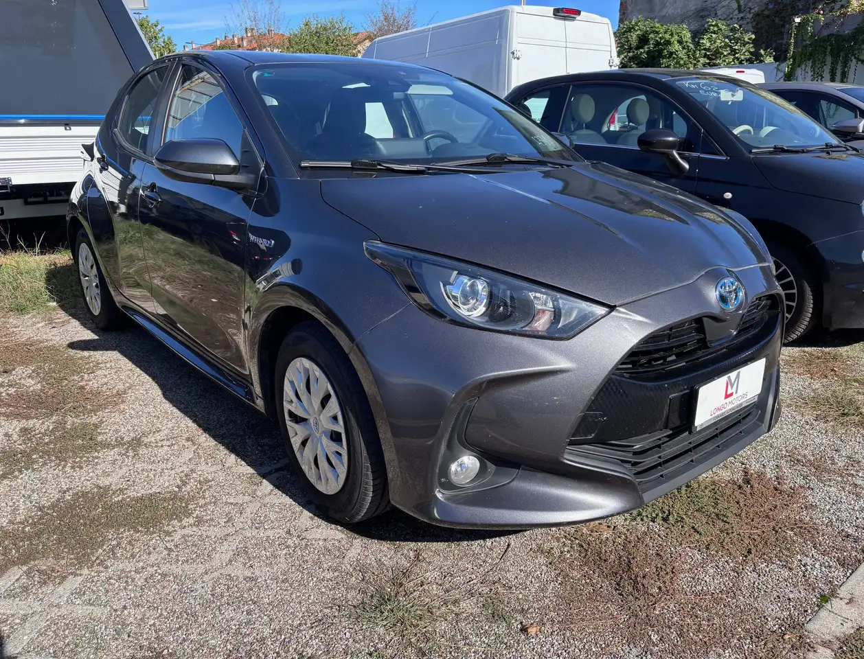 Toyota Yaris Yaris IV 2020 1.5h Business — photo 1 of 12