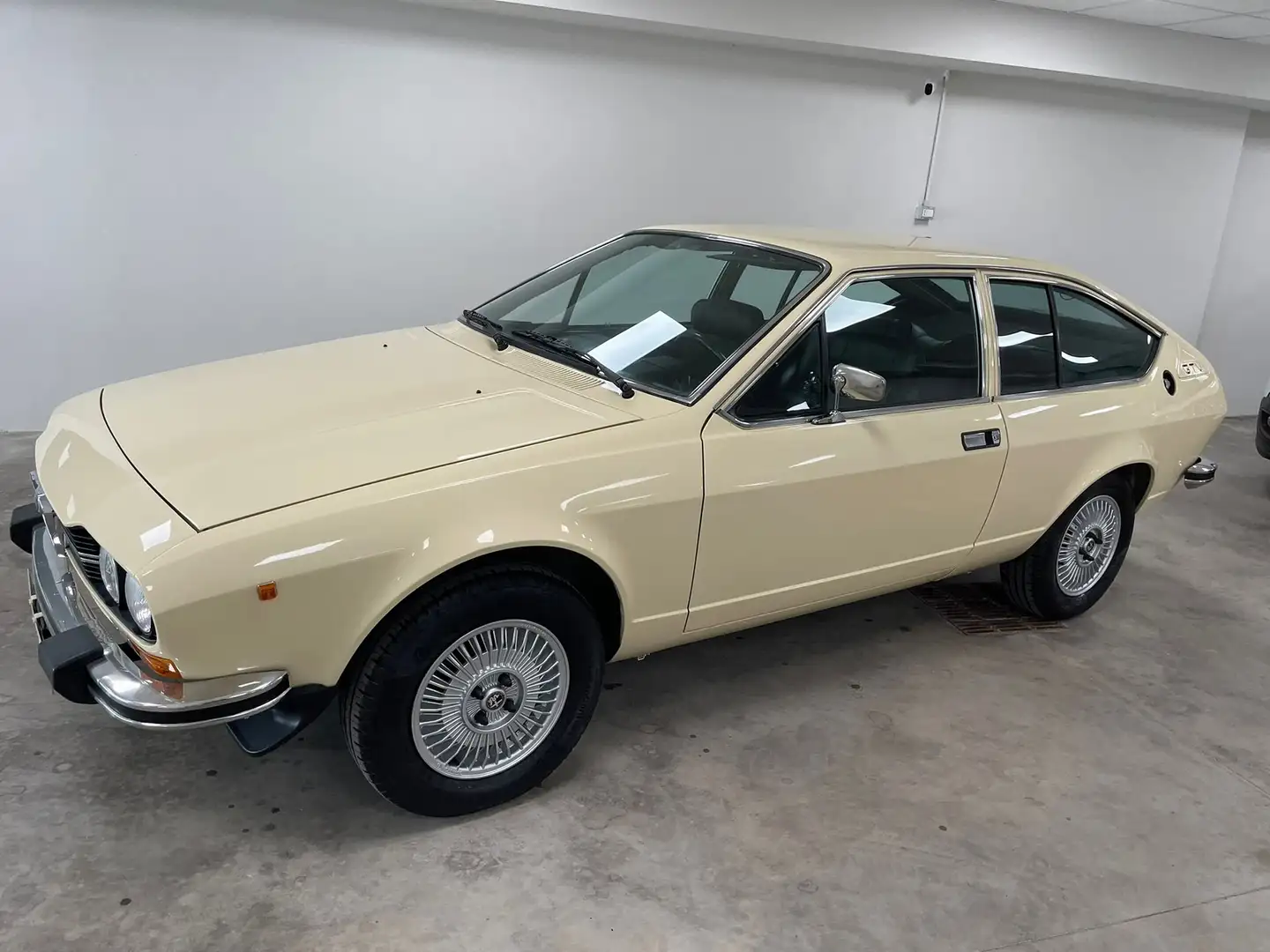 Alfa Romeo Alfetta GTV 2.0 L Béžová - 1