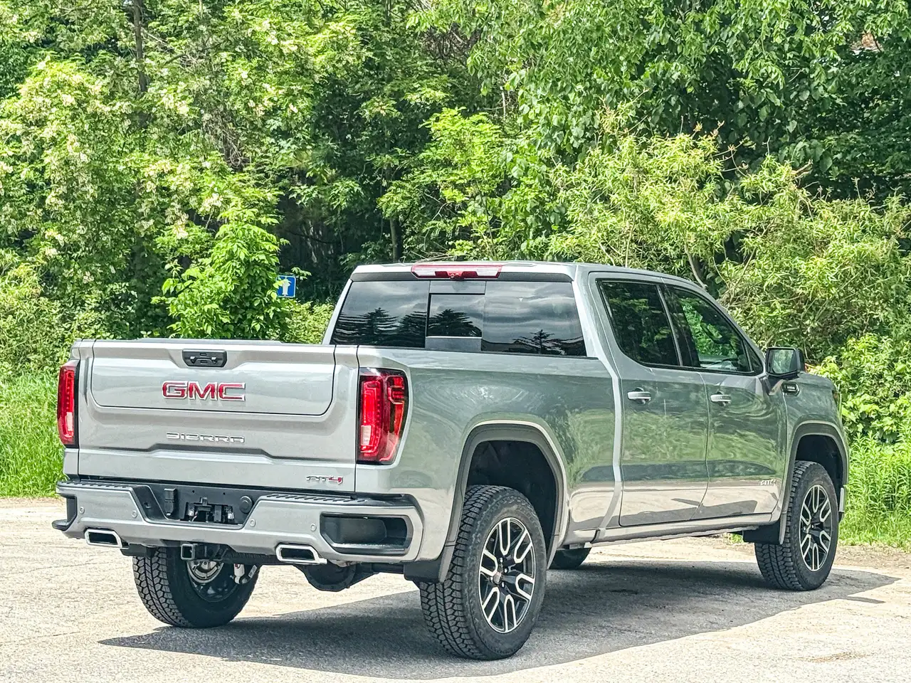 GMC Sierra 1500 photo GMC Sierra 1500