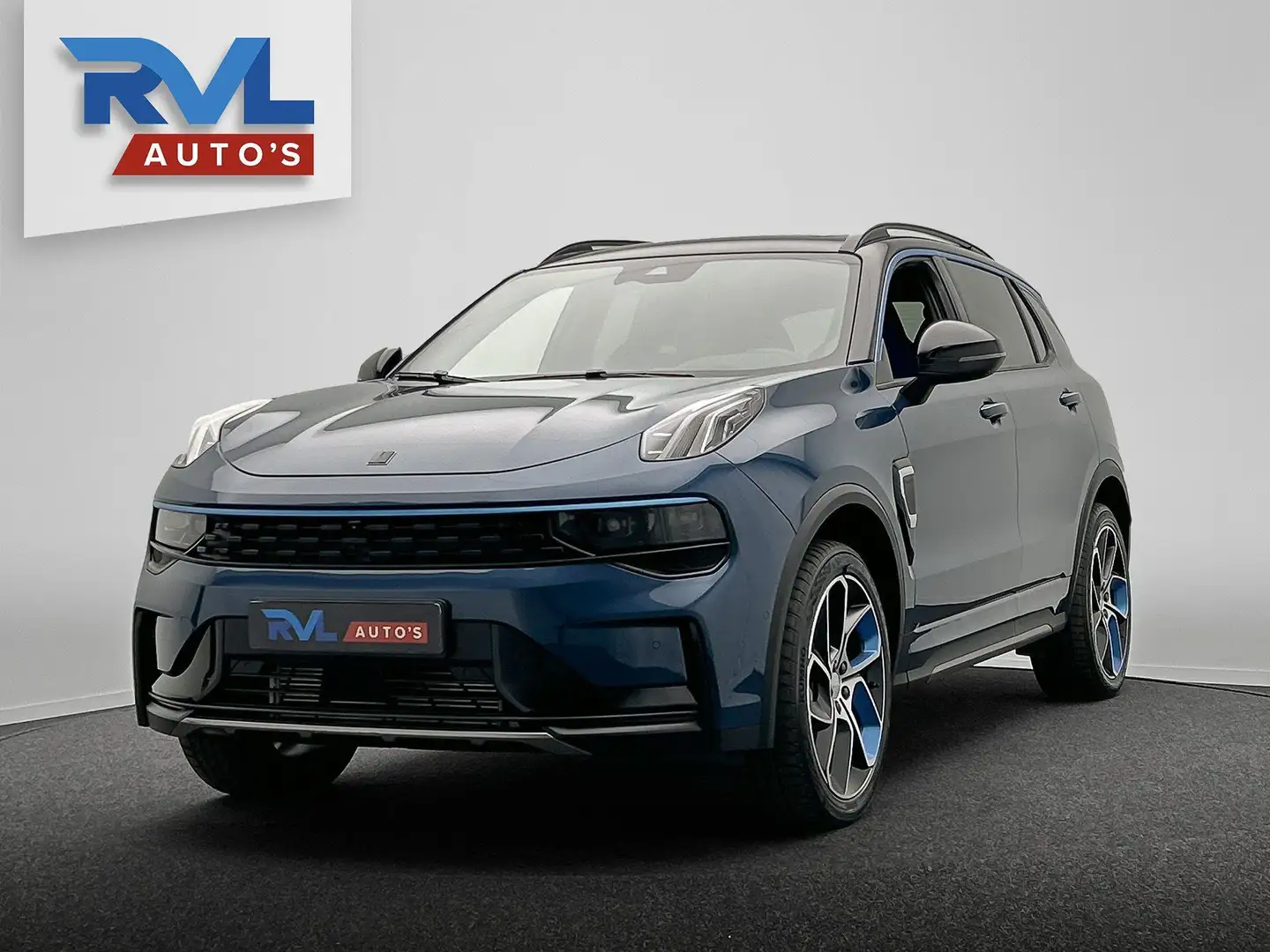Lynk & Co 01 1.5 261PK Plug-in Hybrid *Zwarte Hemel* Stuurwiel Blauw - 1