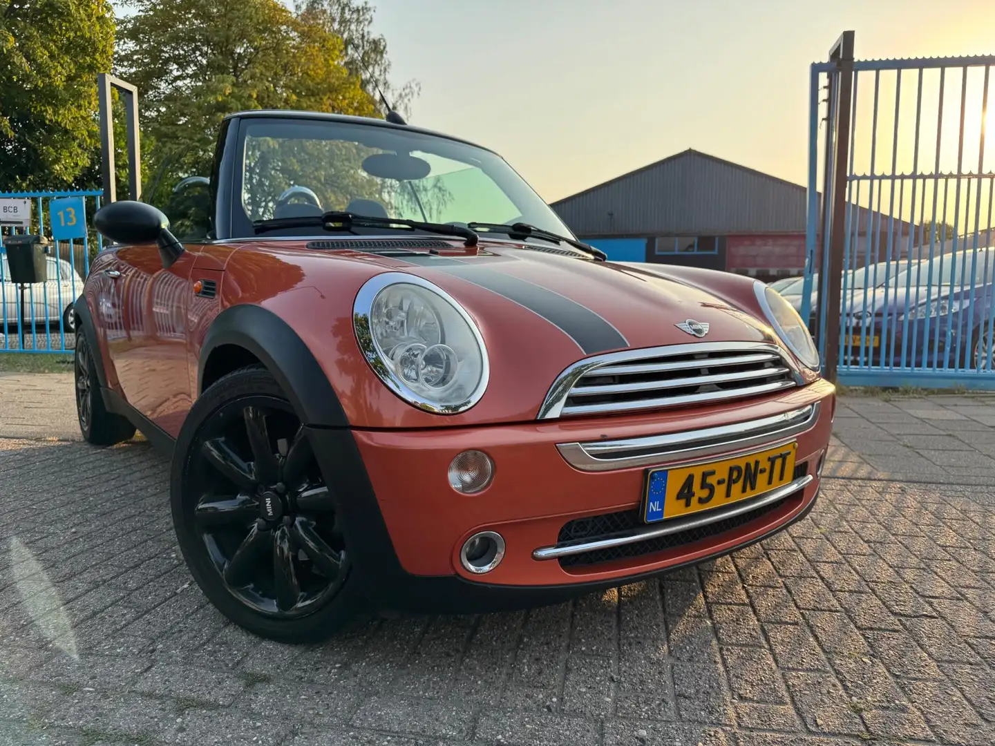 MINI One Cabrio Mini 1.6 Pepper Elek Pakket Lmv Pdc Cruise Rojo - 2